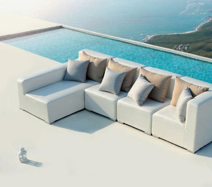 Commercial outdoor sectional