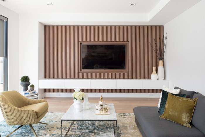 Slatted tv wall